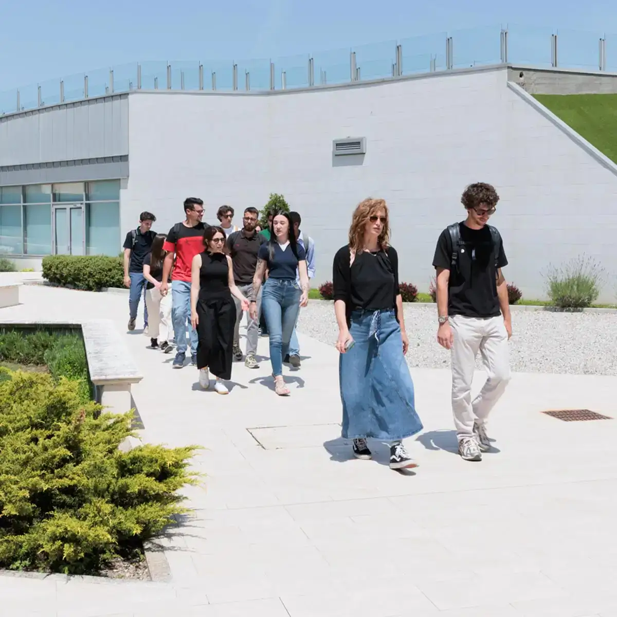Studenti della Scuola Superiore IASA nel campus di Jolanda di Savoia